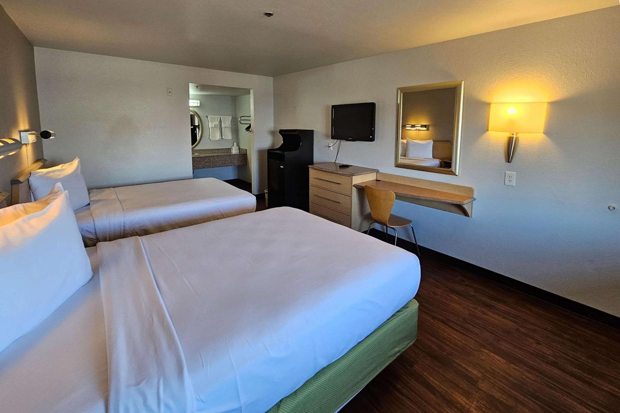 Rodeway Inn & Suites Thousand Palms - Rancho Mirage Exterior foto