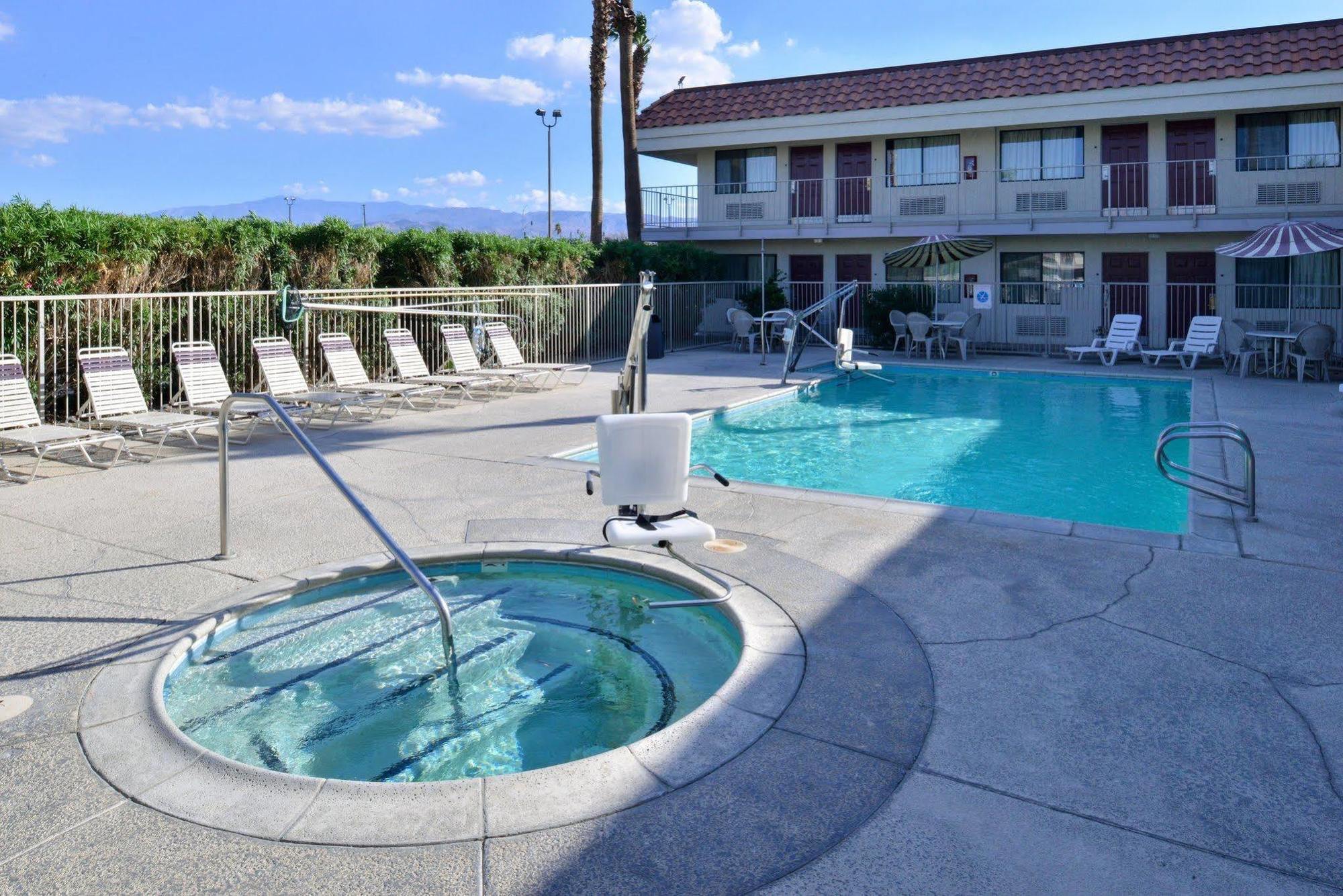 Rodeway Inn & Suites Thousand Palms - Rancho Mirage Exterior foto